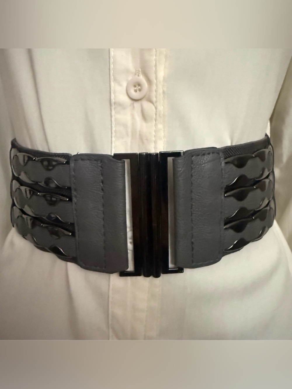 Gray PU leather elastic waistband belt with hematite tone details